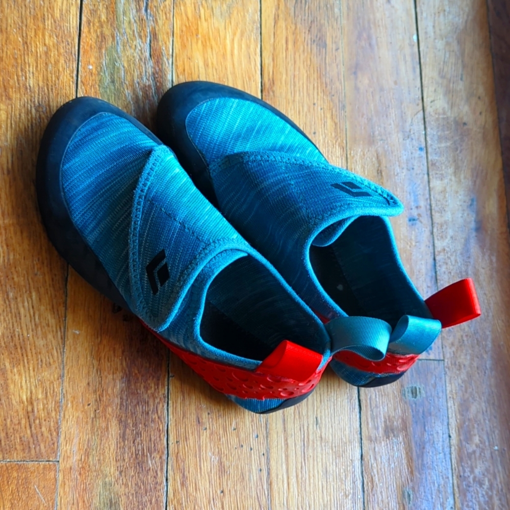 Black diamond kids shoes size 4